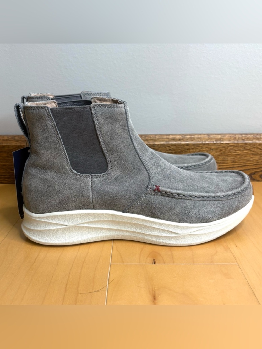 NWT Men’s Twisted X Feather X Grey Slip On Boots 10